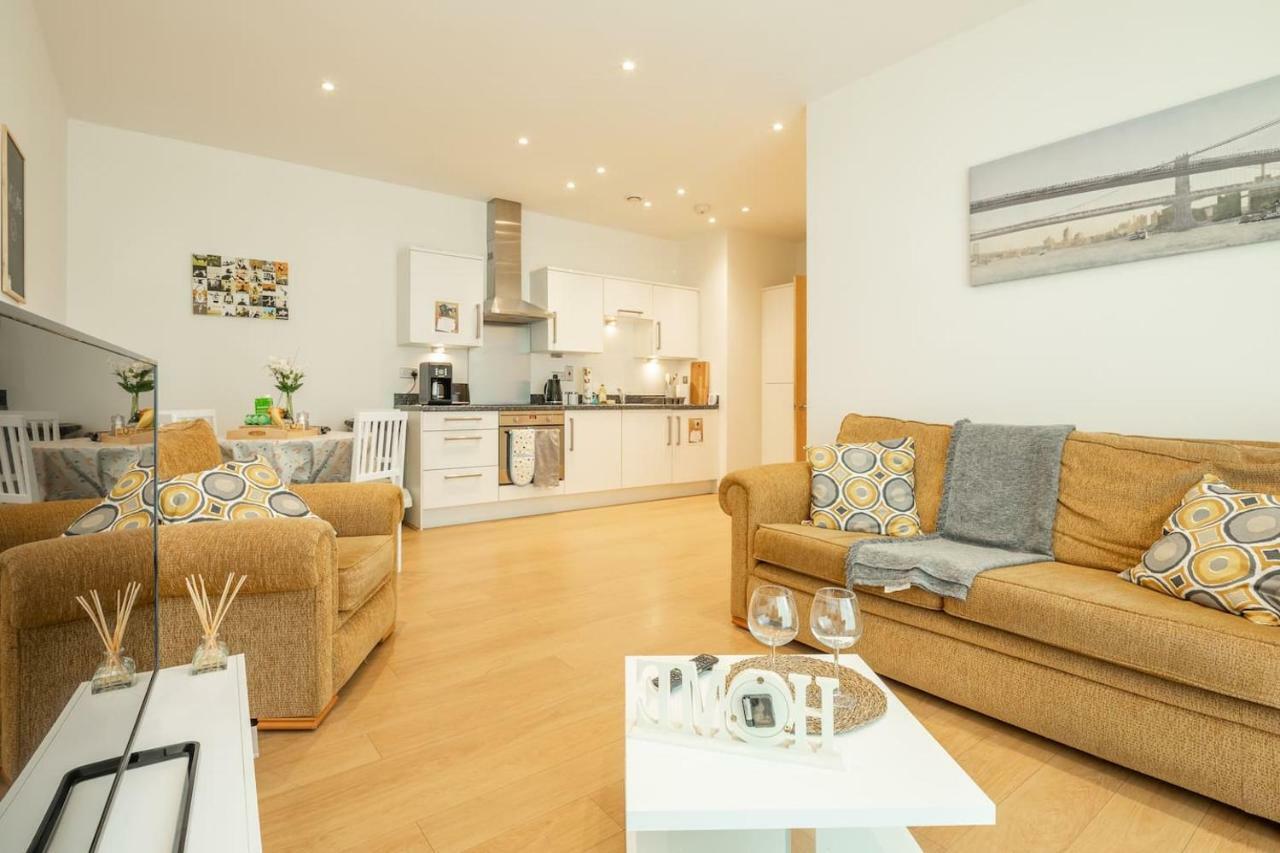 Central Bedford: two bedrooms, breakfast basket Buitenkant foto