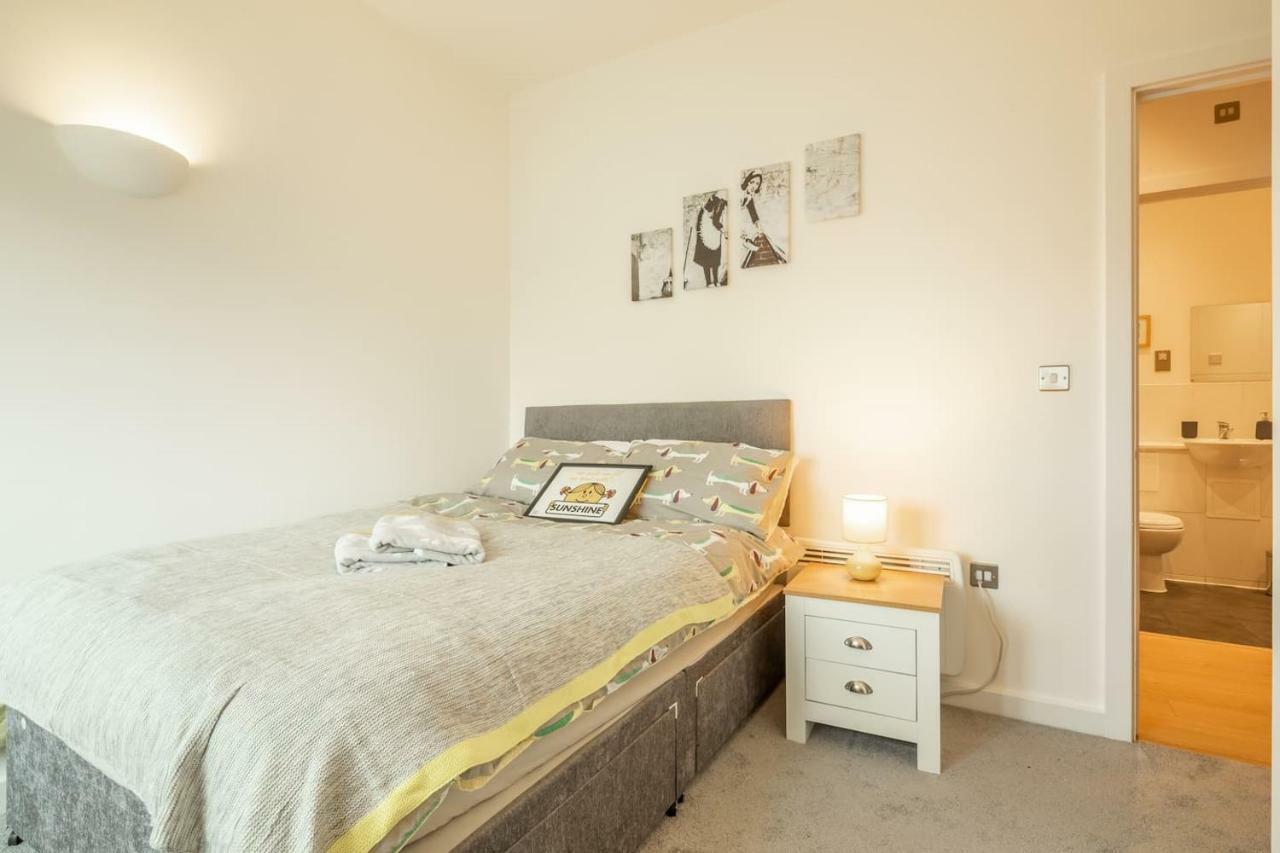 Central Bedford: two bedrooms, breakfast basket Buitenkant foto