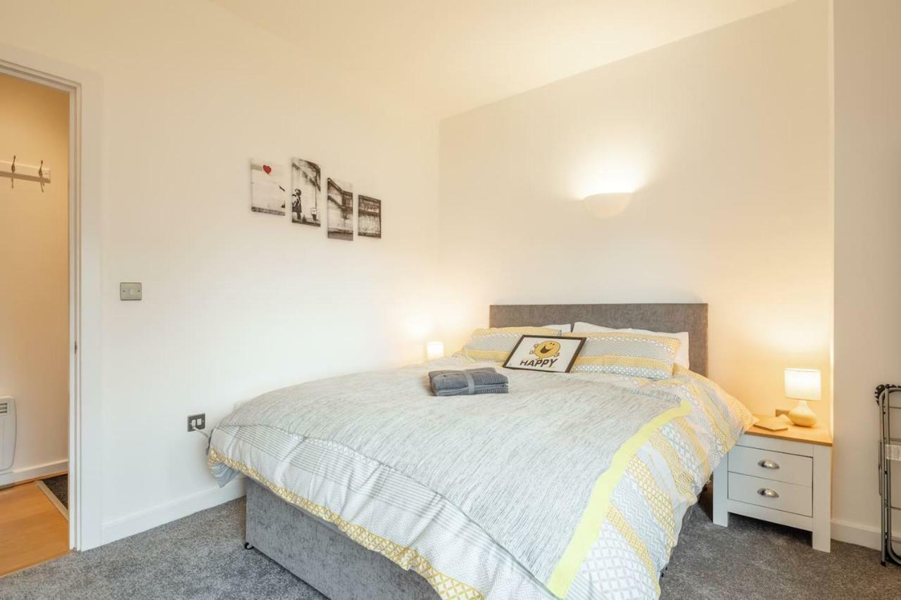 Central Bedford: two bedrooms, breakfast basket Buitenkant foto