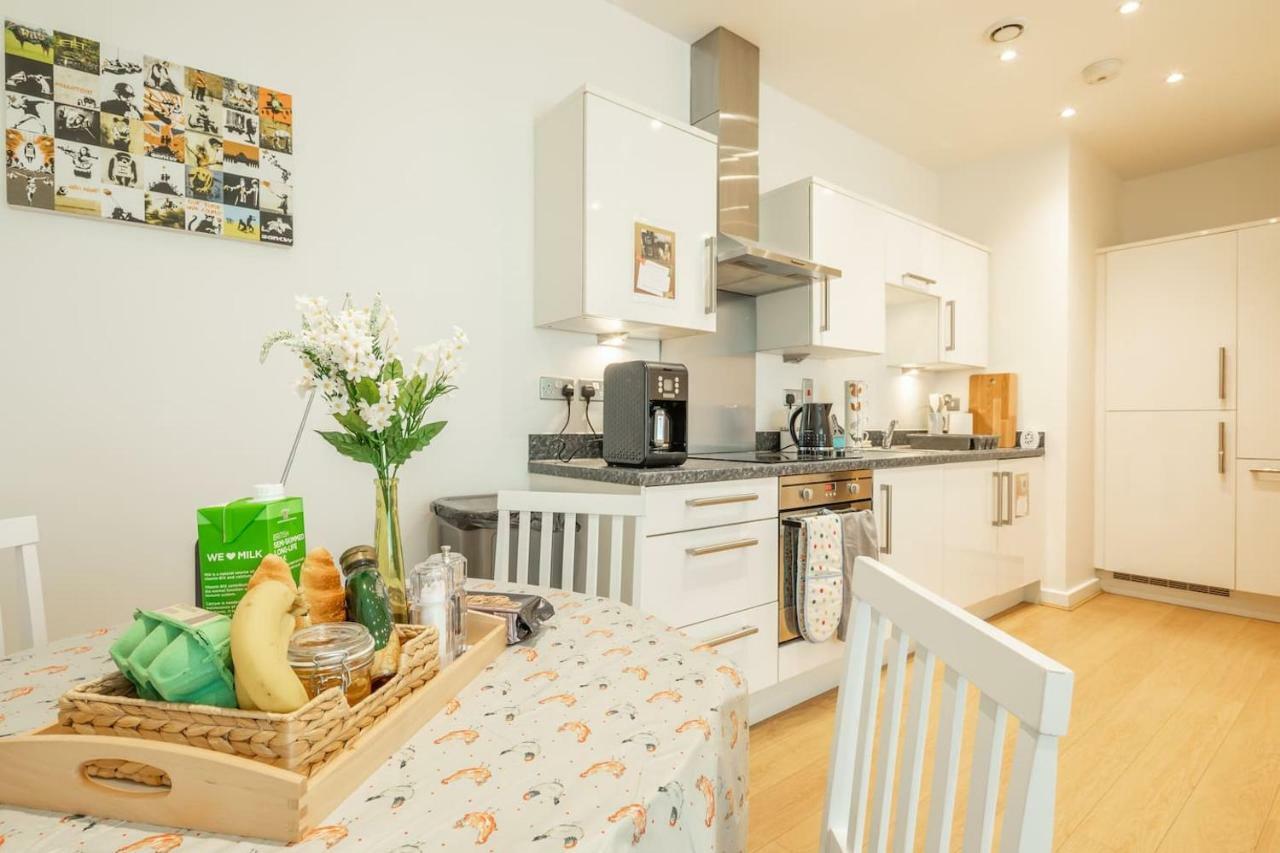 Central Bedford: two bedrooms, breakfast basket Buitenkant foto