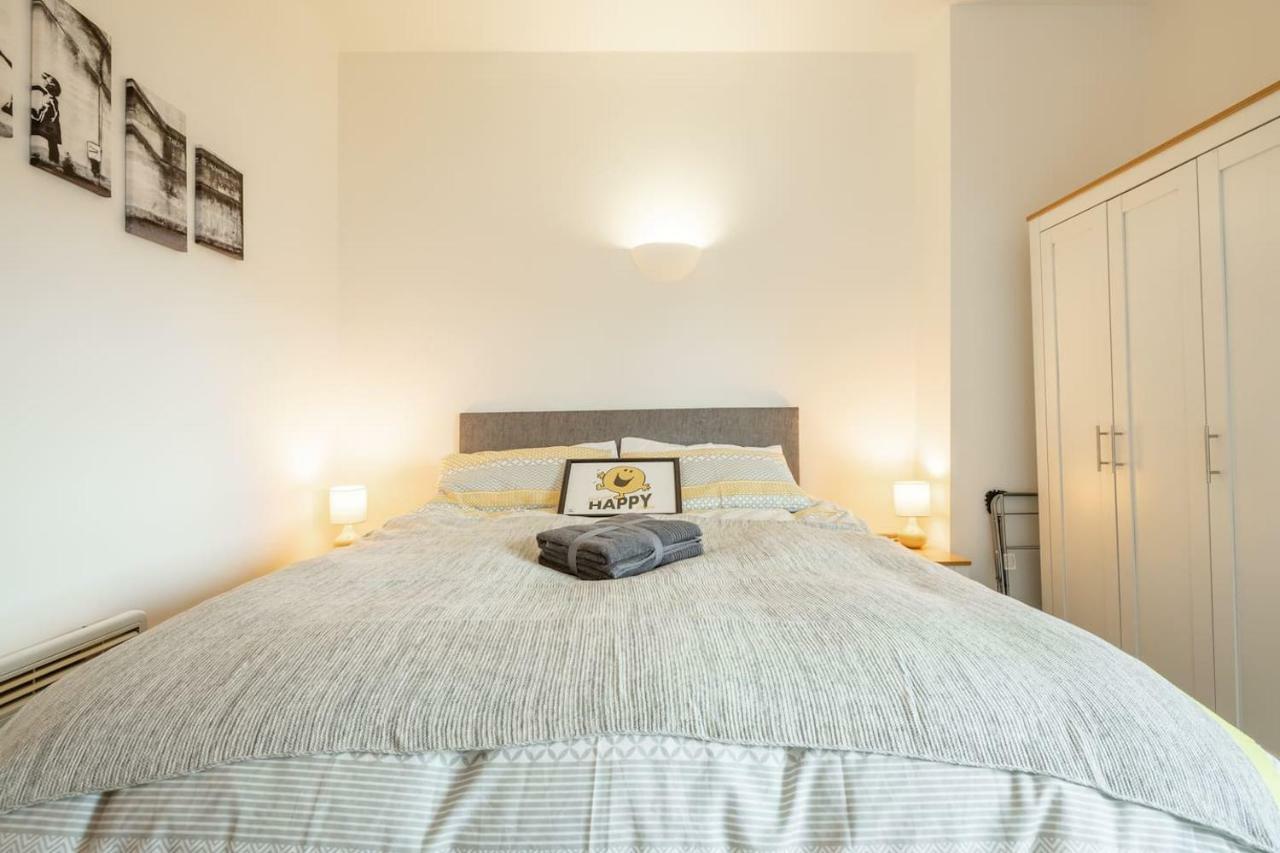 Central Bedford: two bedrooms, breakfast basket Buitenkant foto