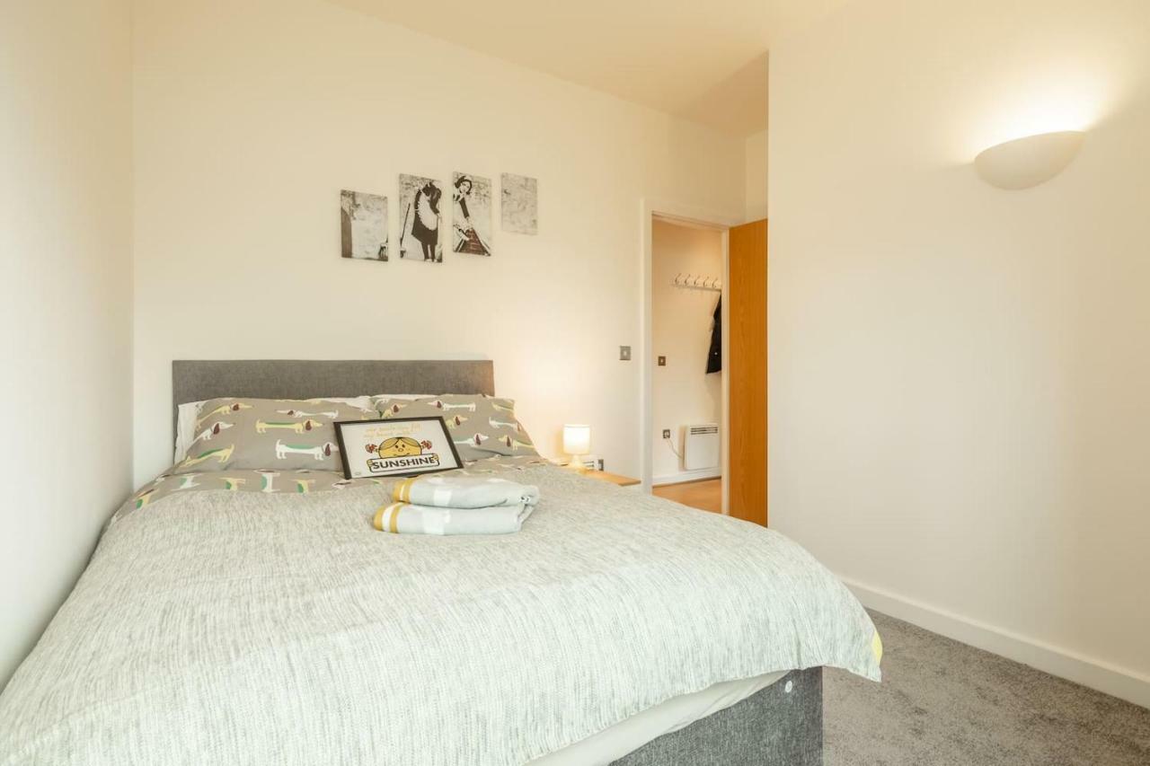 Central Bedford: two bedrooms, breakfast basket Buitenkant foto