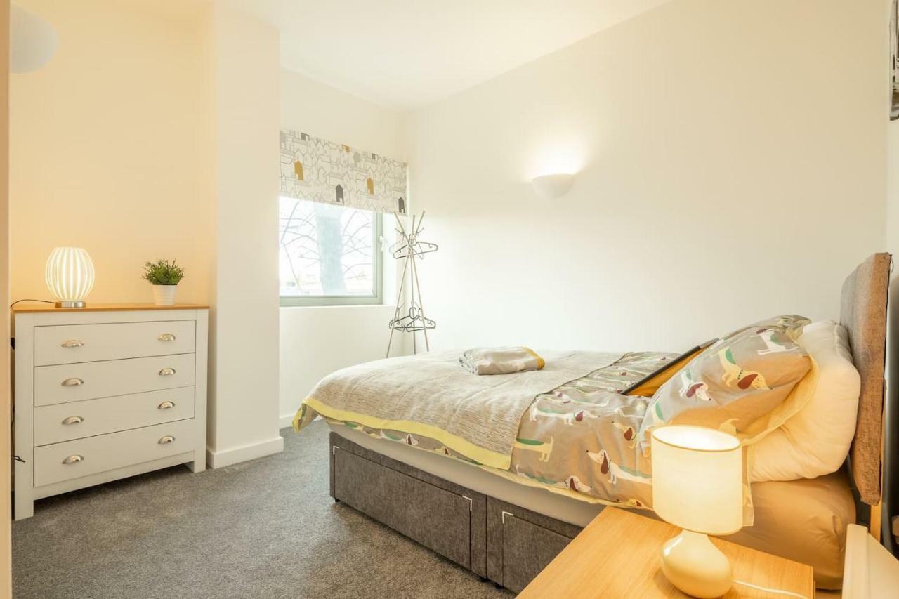 Central Bedford: two bedrooms, breakfast basket Buitenkant foto