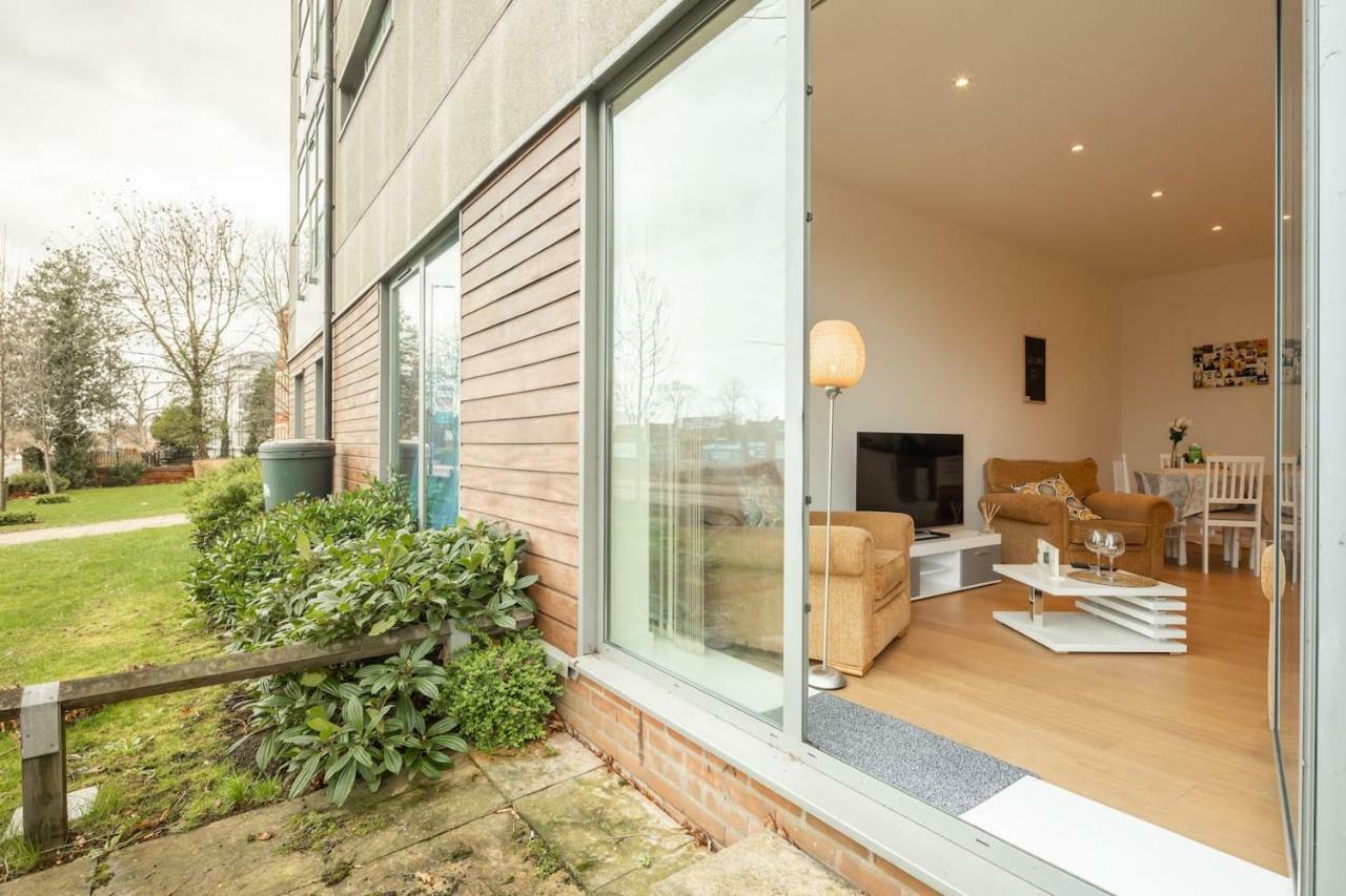 Central Bedford: two bedrooms, breakfast basket Buitenkant foto