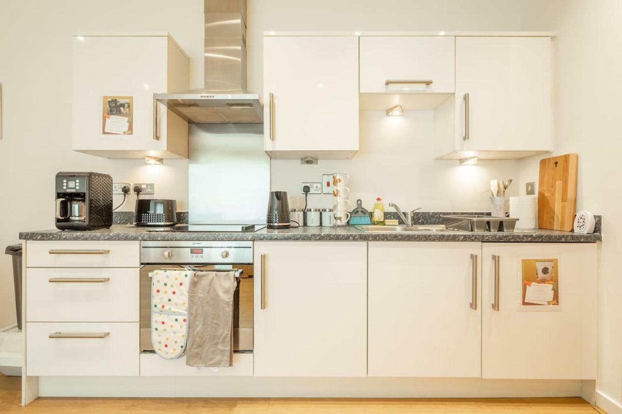 Central Bedford: two bedrooms, breakfast basket Buitenkant foto